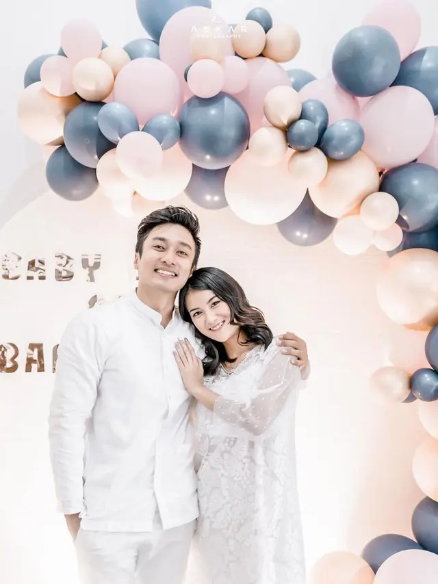 6 Potret Baby Bump Ina Marika, Perut Kian Buncit di Kehamilan 7 Bulan