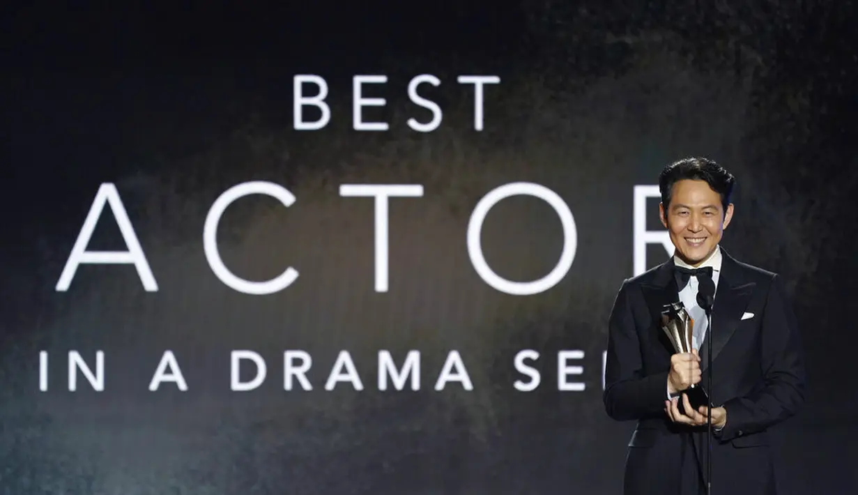 Lee Jung Jae di Critics Choice Awards 2022. (AP Photo/Chris Pizzello)