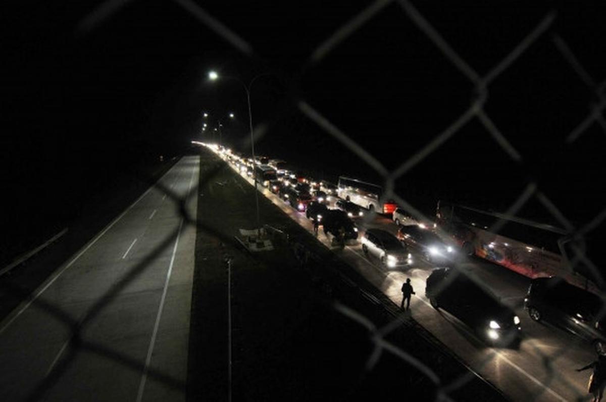 Gerbang Tol Palimanan macet hingga 10 km