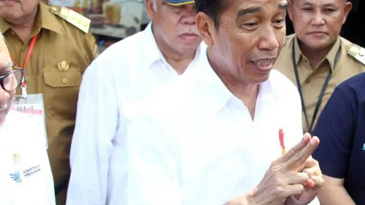 Presiden Jokowi janji 6 bulan jalan rusak di Lampung bisa beres. Sampai kucurkan anggaran Rp800 miliar.