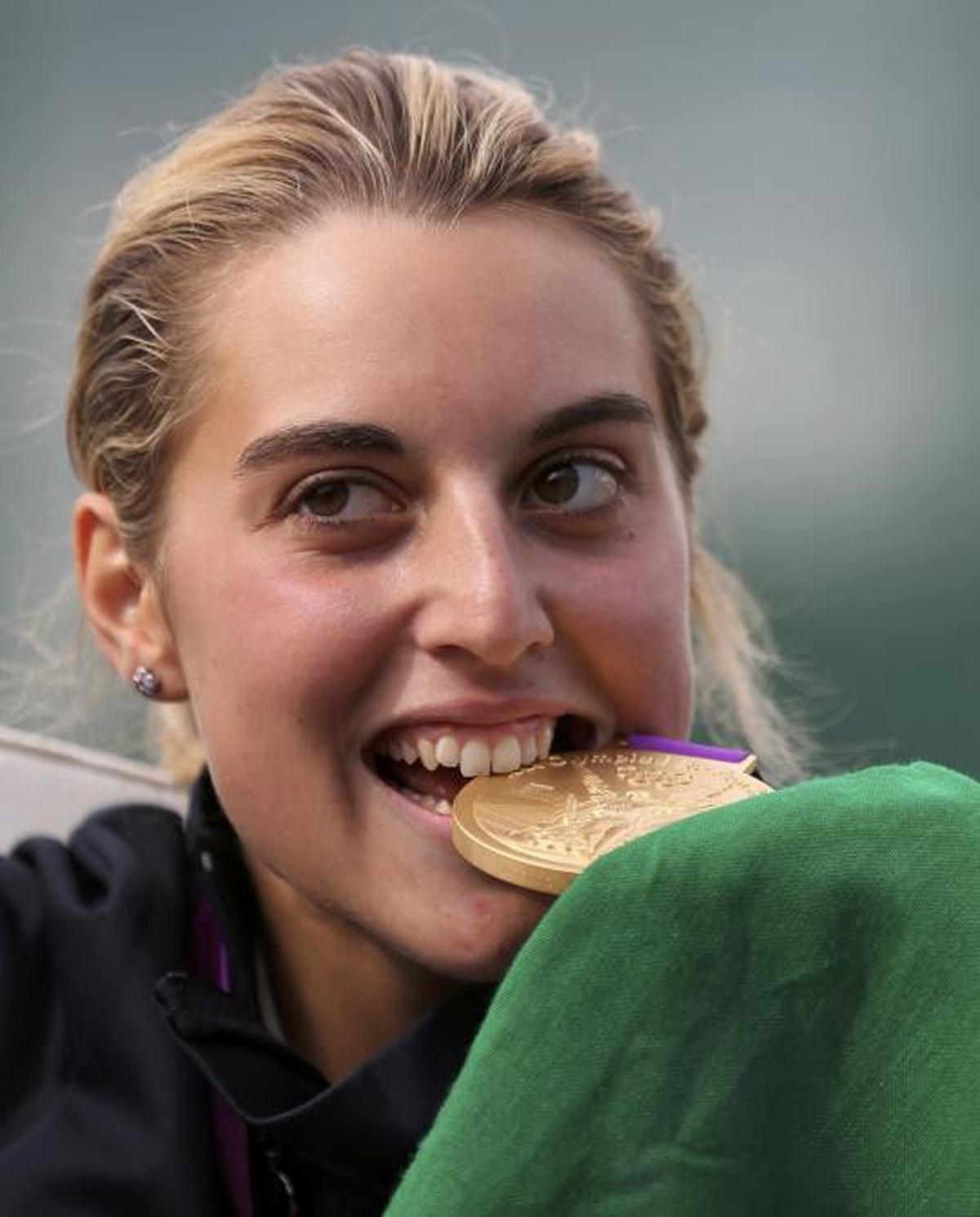 Tradisi menggigit medali di Olimpiade