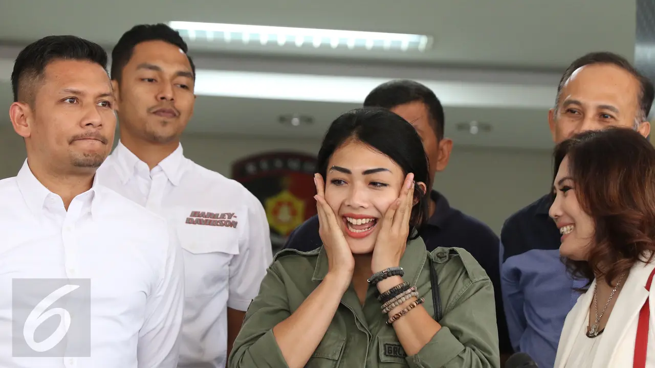 20161017-Nabila Putri Diperiksa di Resmob Polda-Jakarta