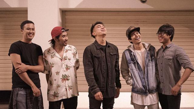 Putuskan Keluar dari Lyla, Ini 6 Potret Kebersamaan Naga dengan Personelnya