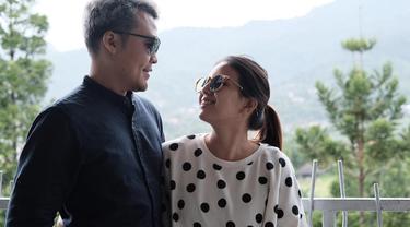 [Bintang] Tya Ariestya dan Suami