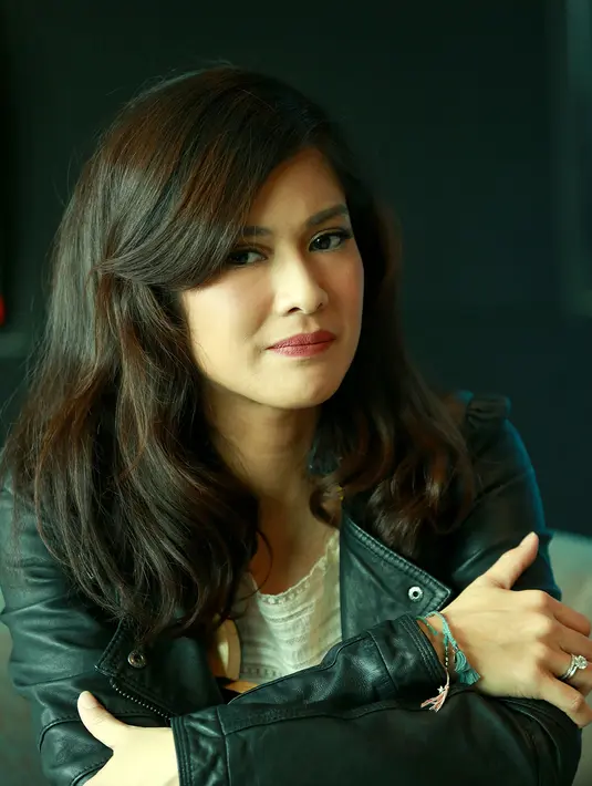 "Jujur suami jauh lebih kagum sama tubuh saya sekarang daripada dulu pas saya belum punya anak, heheh. Jadi ternyata tuh olahraga emang bener-bener ada hasilnya," tutur Dian. (Galih W Satria/Bintang.com)