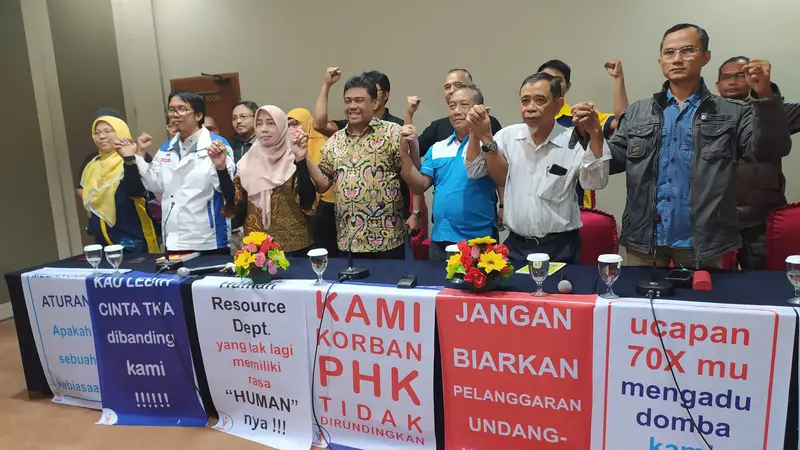 Konfederasi Serikat Pekerja Indonesia (KSPI) melakukan konferensi pers kasus Pemutusan Hubungan Kerja (PHK) massal 677 karyawan PT Indosat Tbk (ISAT).