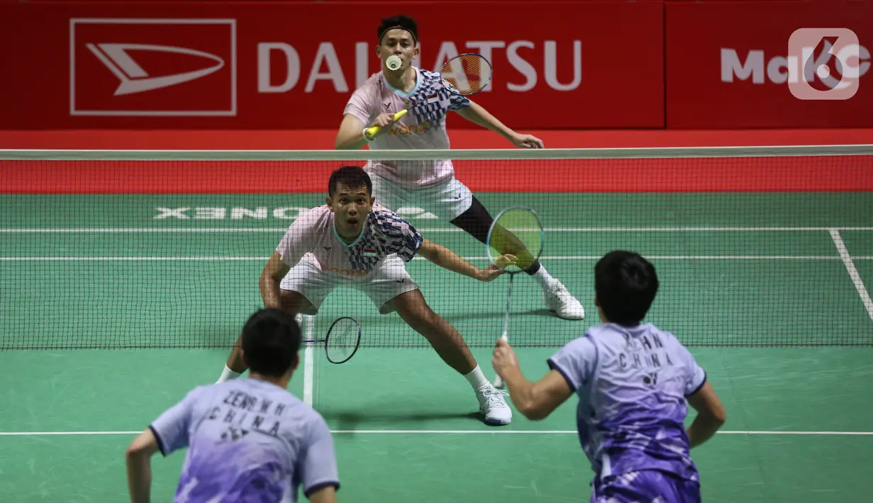 Bertanding di Istora Gelora Bung Karno, Senayan, Jakarta, Fajar Alfian/Muhammad Rian Ardianto menang mudah dua game langsung (21-16 dan 21-17). (Liputan6.com/Helmi Fithriansyah)