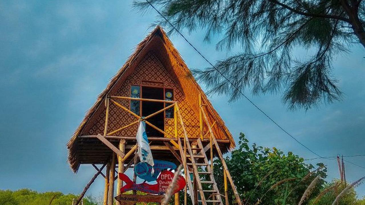 Terdapat 'Menara Eiffel' dan saung santai