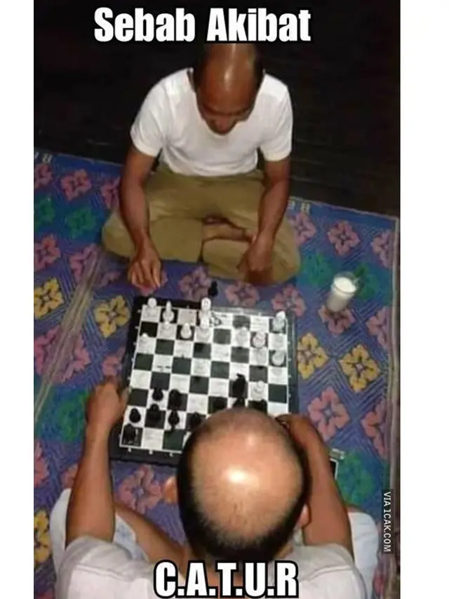 6 Momen Kocak Bapak-Bapak saat Main Catur Ini Bikin Tepuk Jidat