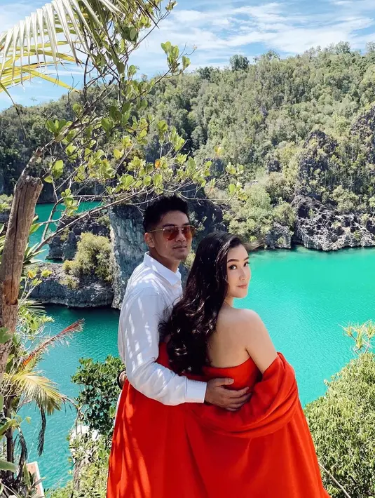 Boy William dan Karen Vendela (Instagram/karbearv)