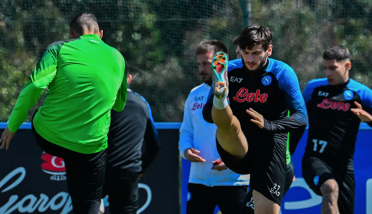 Napoli sendiri datang ke Milan dengan kepercayaan diri tinggi. (Photo by Filippo MONTEFORTE / AFP)