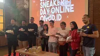 Pihak JD.ID, JSD dan perwakilan brand sepatu yang berpartisipasi dalam Jakarta Sneaker Day Online saat berfoto bersama dalam konferensi pers yang dilakukan di Beer Hall, Jakarta Selatan pada Rabu (16/10/2019). (dok. Liputan6.com/Novi Thedora)