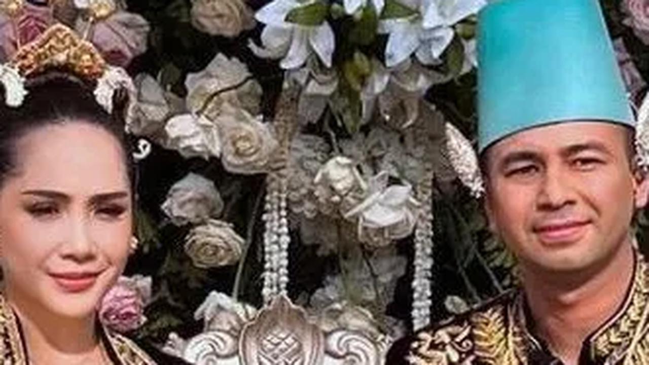 Momen Raffi Ahmad dan Nagita Mengenakan Baju Pengantin 'Sayang Kita Menikah Lagi