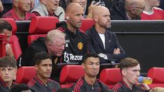 Cristiano Ronaldo mengawali laga perdana Premier League 2022/2023 bersama Manchester United dari bangku cadangan. Ia pun menunjukkan ekspresi kesal dan kekecewaan. (AP via PA/Ian Hodgson)