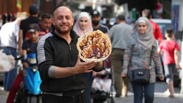 Di Damaskus, Kue Naeem Memaniskan Ramadhan yang Sederhana