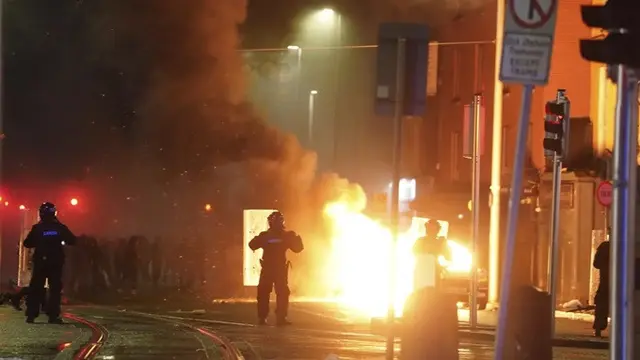 Protes diwarnai kekerasan di Dublin, Irlandia, pada Kamis (23/11/2023).