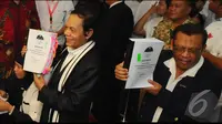 Tim pengacara Prabowo-Hatta memberikan bukti kecurangan pilpres yang telah mereka kumpulkan, Jakarta, Jumat (25/07/2014) (Liputan6.com/Andrian M Tunay)
