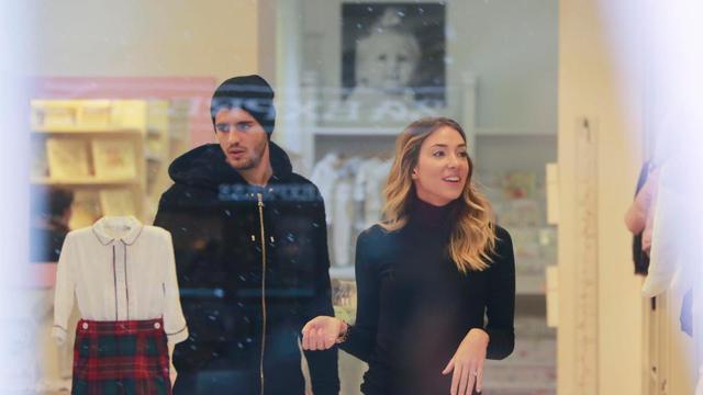 Striker Chelsea, Alvaro Morata, bersama sang istri, Alice Campello