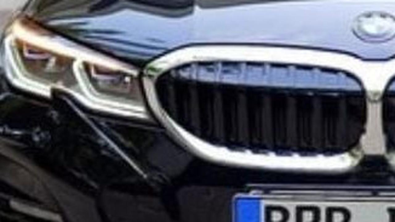 Jarang Dipakai, Zaskia Gotik Jual Mobil BMW, Segini Harganya