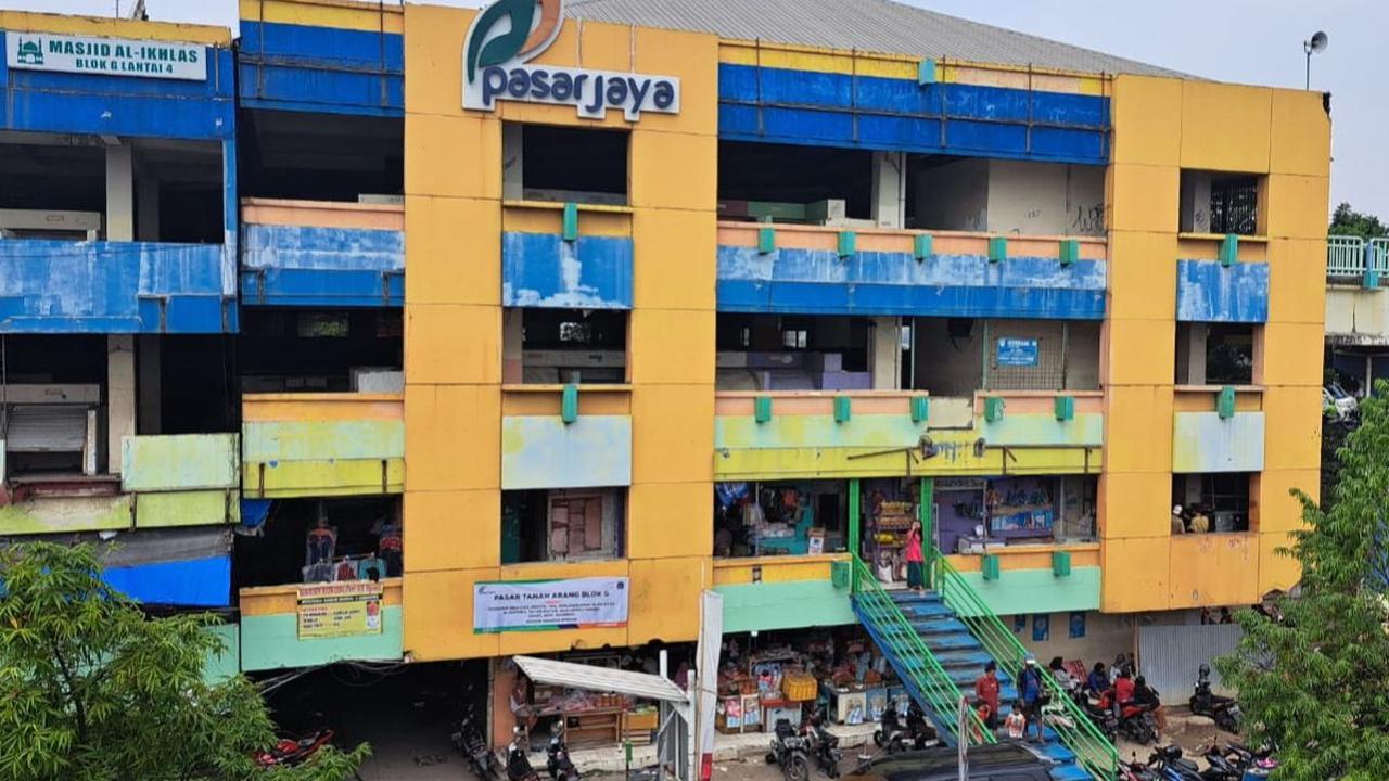 Pasar Tanah Abang Blok G dikenal sebagai tempat relokasi PKL yang dianggap sebagai biang kerok kemacetan.