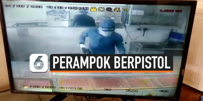 VIDEO: Rekaman Perampok Berpistol Gasak Toko Emas