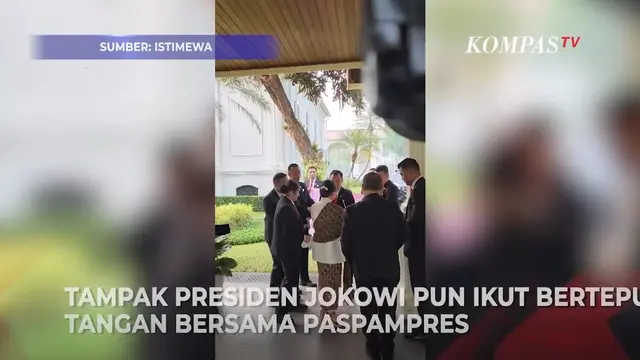 Iriana Joko Widodo mendapat kejutan ultah dari Paspampres. Presiden Jokowi terlihat ikut bertepuk tangan. (Foto via YouTube/ Kompas TV)