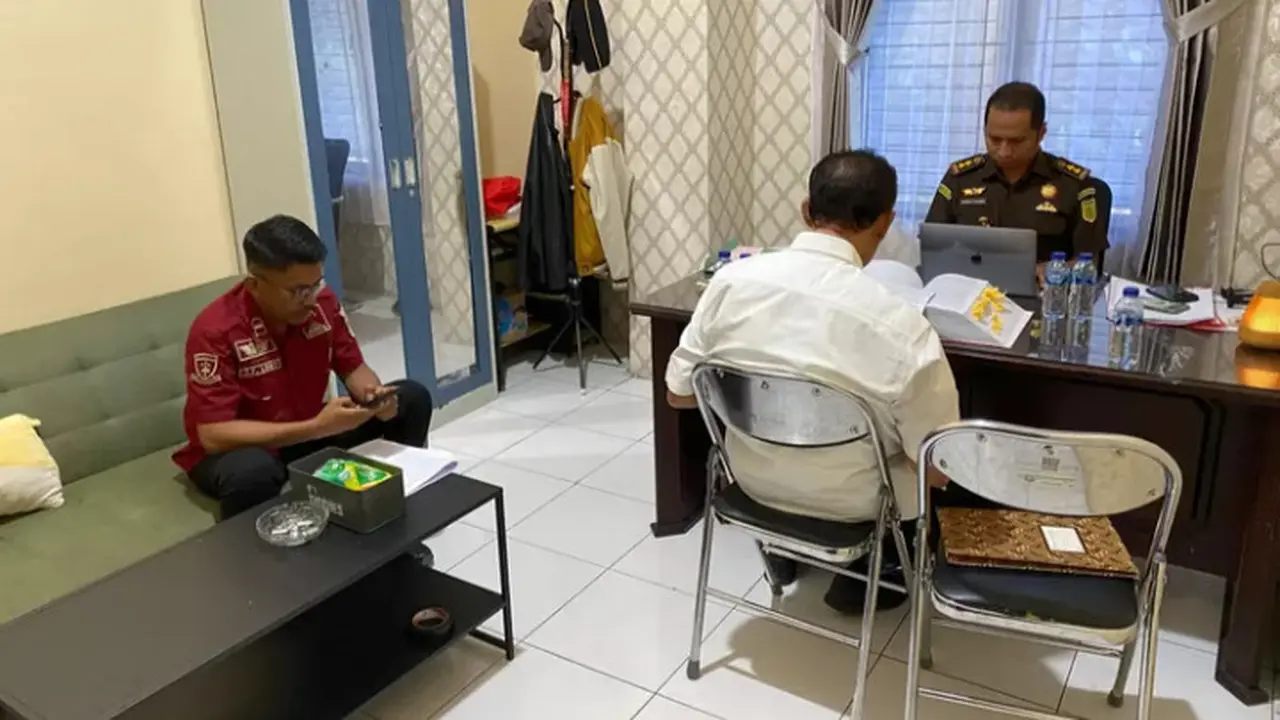 Mantan Wali Kota Kupang, NTT Jonas Salean saat diperiksa jaksa terkait pengalihan aset tanah