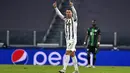 Pemain Juventus Cristiano Ronaldo melakukan selebrasi usai mencetak gol ke gawang Ferencvaros pada pertandingan Grup G Liga Champions di Allianz Stadium, Turin, Italia, Selasa (24/11/2020). Juventus melaju ke 16 besar Liga Champions usai menekuk Ferencvaros 2-1. (Marco Alpozzi/LaPresse via AP)