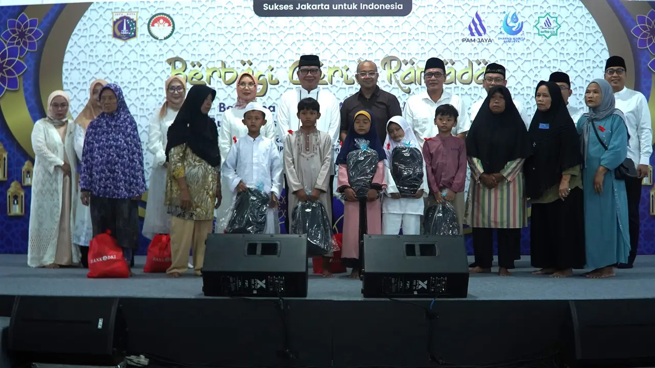 PAM JAYA Gelar Sembako Murah dan Berikan Santunan untuk 300 Ayam Yatim dan Dhuafa