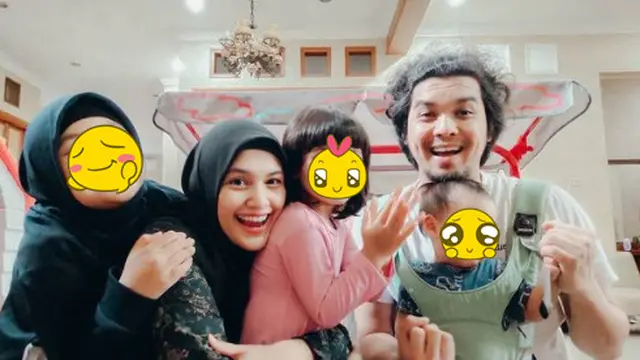 Jarang Tersorot, Ini 6 Potret Mario Irwinsyah dan Istri yang Kini Hamil Anak Keempat