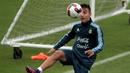Paulo Dybala tengah berlatih bersama timnas Argentina pada sesi latihan jelang melawan Peru pada kualifikasi Piala Dunia 2018 di Lima, Peru (4/10/2016). (REUTERS/Guadalupe Pardo)