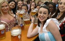 Intip gadis-gadis seksi Munich meriahkan pembukaan Oktoberfest