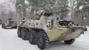 Kazakhstan. (AFP/Handout/Russian Defence Ministry) 
Kendaraan militer Rusia menunggu pemuatan ke pesawat kargo militer untuk berangkat ke Kazakhstan sebagai pasukan penjaga perdamaian di bandara Chkalovsky, di luar Moskow (6/1/2022). (AFP/Handout/Russian Defence Ministry)