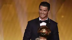 Cristiano Ronaldo terpilih sebagai Pesepakbola Terbaik Dunia 2014 dalam ajang FIFA Ballon d'Or, Swiss, Senin (12/1/2015). (AFP PHOTO/Fabrice COFFRINI)