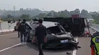 Kronologi BYD Tabrak Truk hingga Terguling di Tol Bocimi