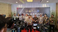 Kapolda Metro Jaya Irjen Pol Karyoto memberikan keterangan pers usai menerima kunjungan kerja spesifik yang dihadiri anggota Komisi III DPR RI, pejabat Kejati DKI Jakarta, dan BNN di Mapolda Metro Jaya. (Liputan6.com/Ady Anugrahadi)
