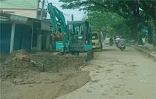 Gotong Royong Warga Pauh Tangani Galodo: Bersihkan Lumpur Pasca Banjir Bandang di Padang