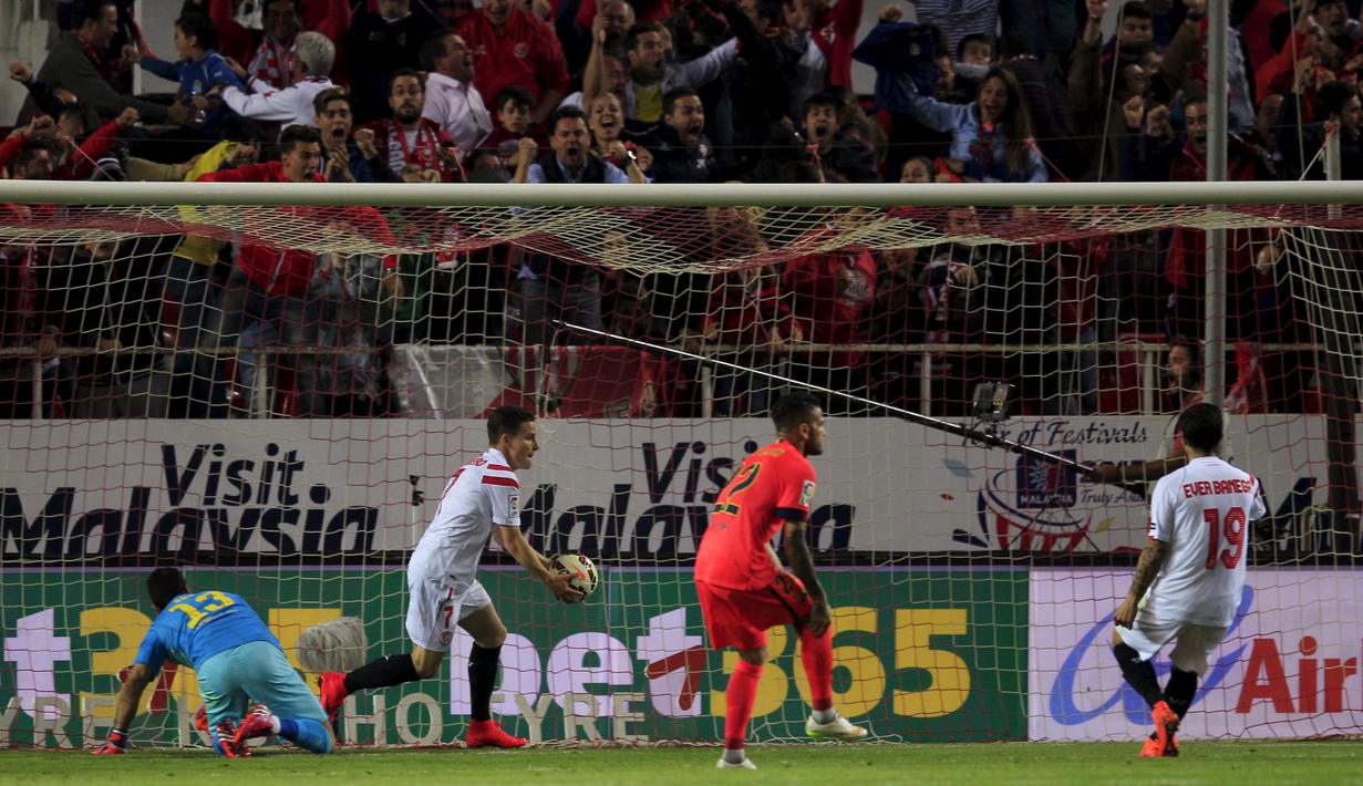Kevin Gameiro mencetak gol penyama kedudukan yang menghindari Sevilla dari kekalahan  (REUTERS/Marcelo del Pozo)