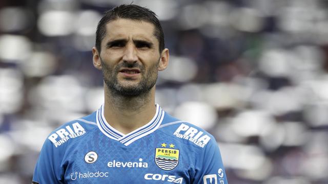 Gelandang Persib Bandung, Srdan Lopicic, bersiap saat akan melawan TIRA Persikabo pada laga Piala Presiden 2019. (Bola.com/Yoppy Renato)