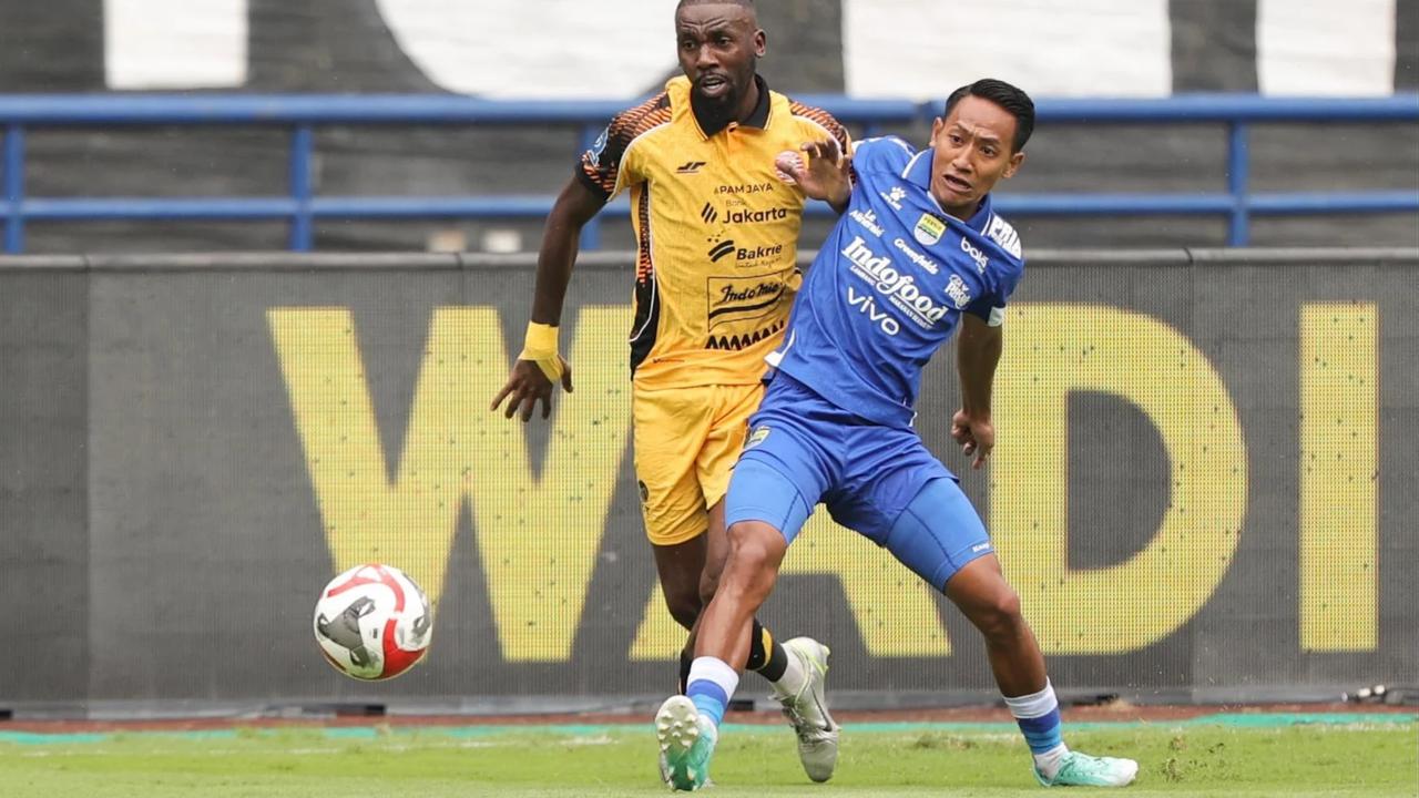 FOTO: Persib Tundukkan Persija dan Rebut Puncak Klasemen