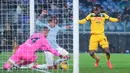 Tambahan satu poin ini membuat La Dea tetap bertengger di posisi satu dengan mengumpulkan 41 angka dari 18 pertandingan, unggul satu poin atas Inter Milan di peringkat kedua. (AP Photo/Alessandra Tarantino)