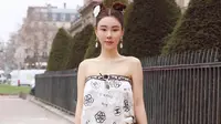 Abby Choi kenakan pakaian serba putih dari Chanel. (Dok. Instagram/@xxabbyc/https://www.instagram.com/p/CoJn2D6SLX5/?hl=en)