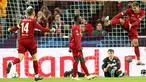 Pemain Liverpool Naby Keita (tengah), Jordan Henderson (kiri), dan Roberto Firmino (kanan) saat menghadapi Red Bull Salzburg pada pertandingan Grup E Liga Champions di Salzburg, Austria, Selasa (10/12/2019). Liverpool menang 2-0 dan lolos ke babak 16 besar Liga Champions. (KRUGFOTO/APA/AFP)