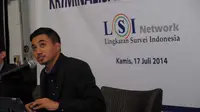 Menurut  peneliti LSI Adjie Alfaraby, Fadli Zon telah melakukan tindakan ceroboh karena melaporkan Denny JA Pendiri LSI ke Polisi, Jakarta, Kamis (17/7/2014) (Liputan6.com/Miftahul Hayat)