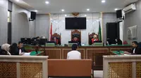 JPU Kejari Kota Depok saat mengikuti persidangan tuntutan terdakwa Altaf terkait pembunuhan mahasiswa UI. (Humas Kejari Depok)