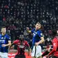 Duel AC Milan Vs Inter Milan pada lanjutan Liga Italia 2021/2022 di San Siro, Senin (8/1/2021) berakhir dengan skor 1-1. (AFP/Tiziana Fabi)