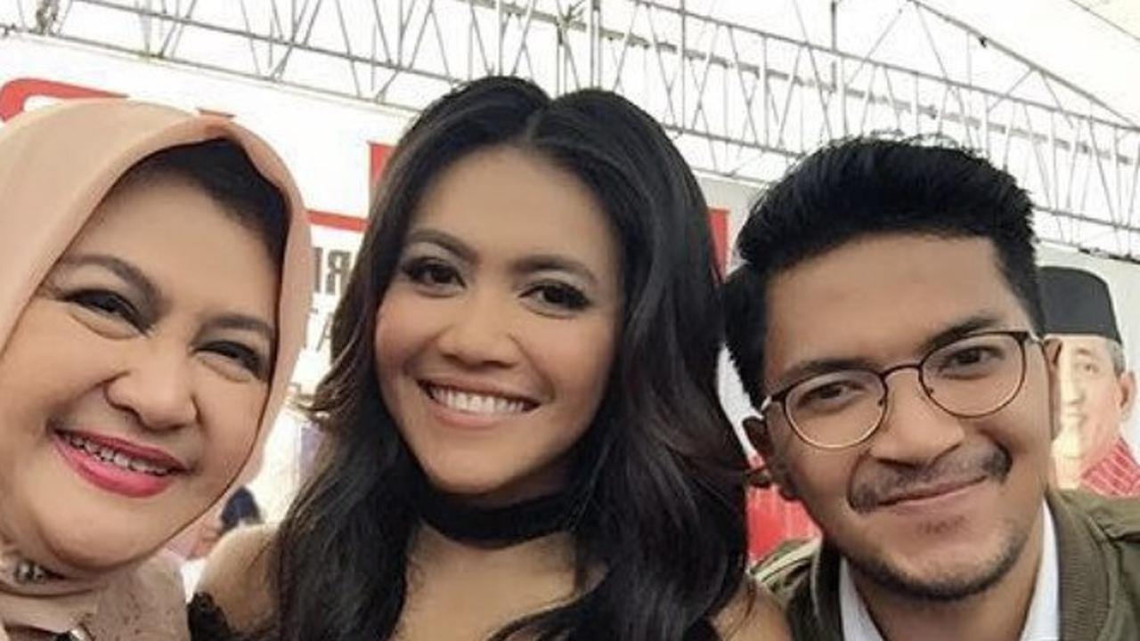 Potret Kebersamaan Denada dengan Emilia Contessa yang Kini Tinggal Kenangan, Saling Dukung di Dunia Musik