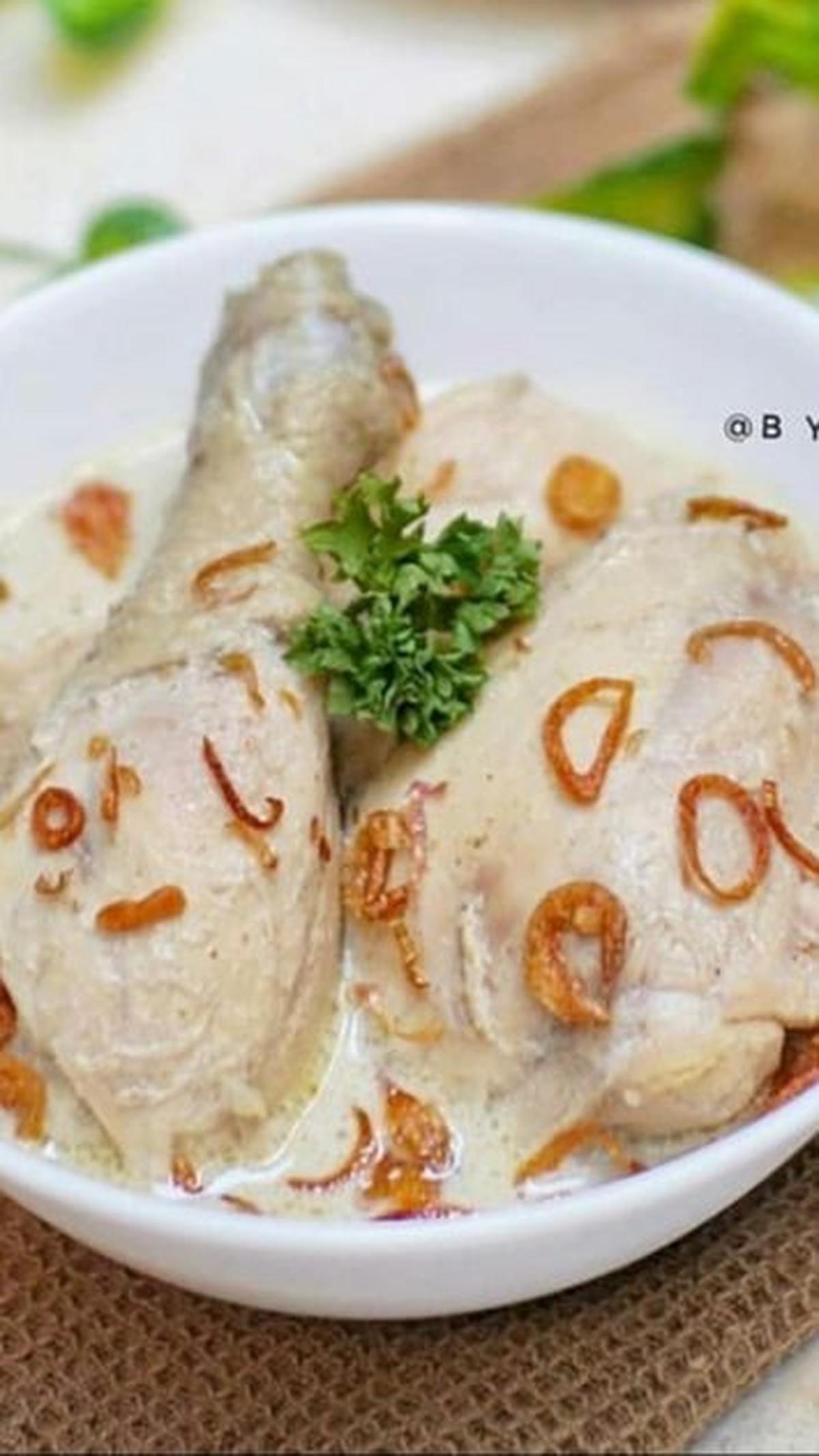 3. Resep Opor Ayam Jawa Putih<br>