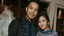 <p>Hadir di fashion show Biyan, Jessica Mila mengenakan dress warna biru bermotif. Yakup dengan kemeja lengan panjang hitam ditambah embroidery biru. &nbsp;[@jscmila]</p>