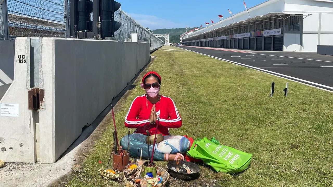 Intip Gaji Fantastis Rara Isti Pawang Hujan MotoGP Mandalika, Sentuh Angka Ratusan Juta